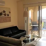Panoramic Village Apartment *